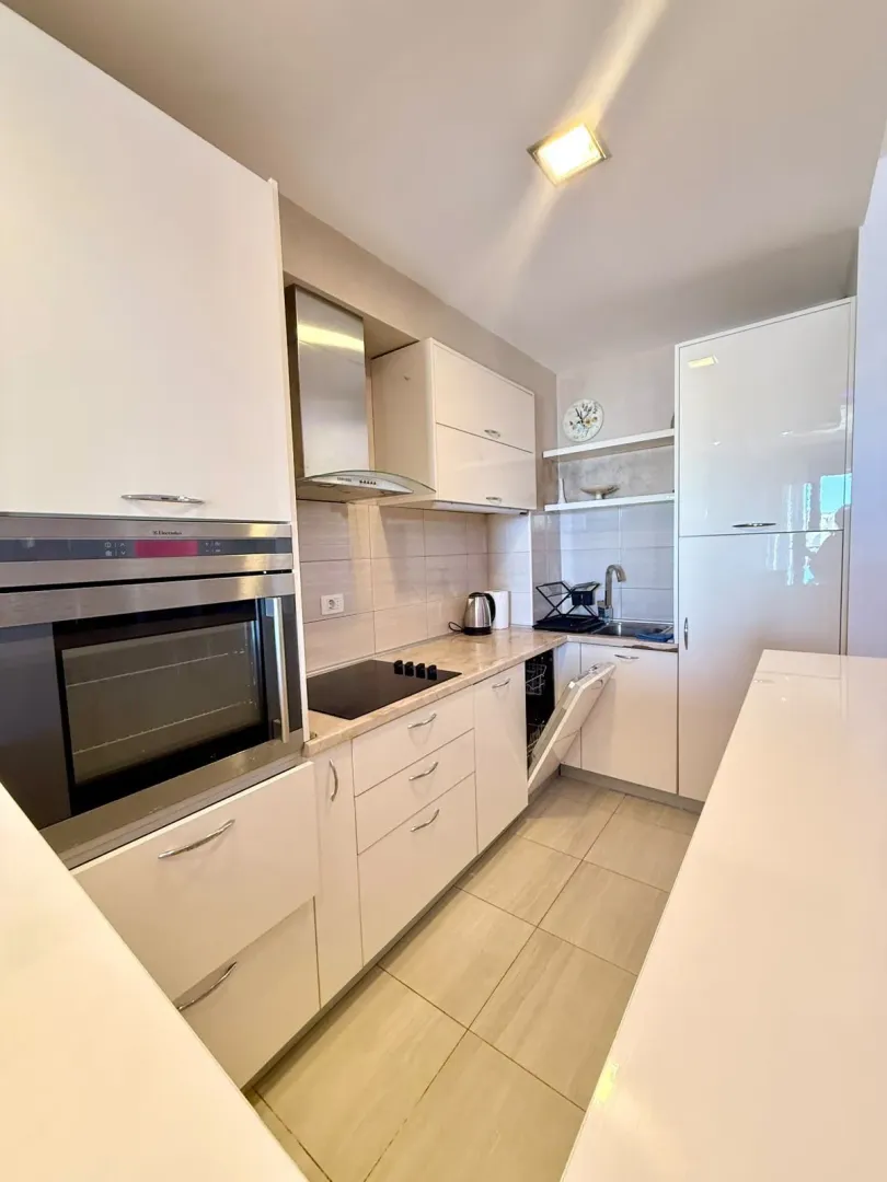 Rent, three bedroom apartment, 112m², Bečići, Budva