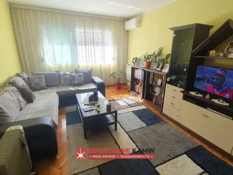 Prodaja, dvosoban stan, 64m², Centar, Bar - image 1