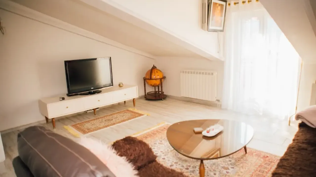 Izdavanje, stan, 130m², Kotor, Crna Gora