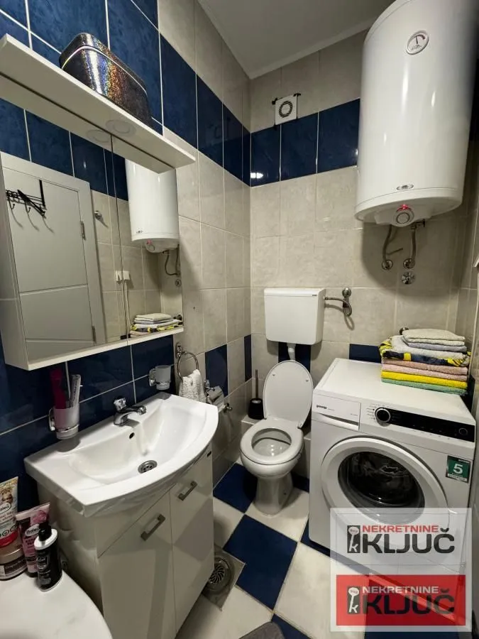 Prodaja, trosoban stan, 68m², Centar, Novi Sad