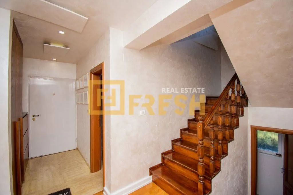 Rent, house, 320m², Gornja Gorica, Podgorica