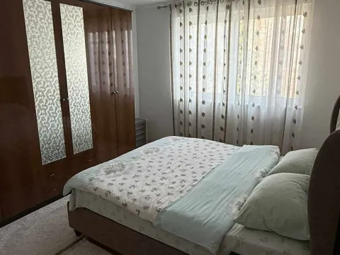 Izdavanje, trosoban stan, 70m², Centar, Bar - image 7