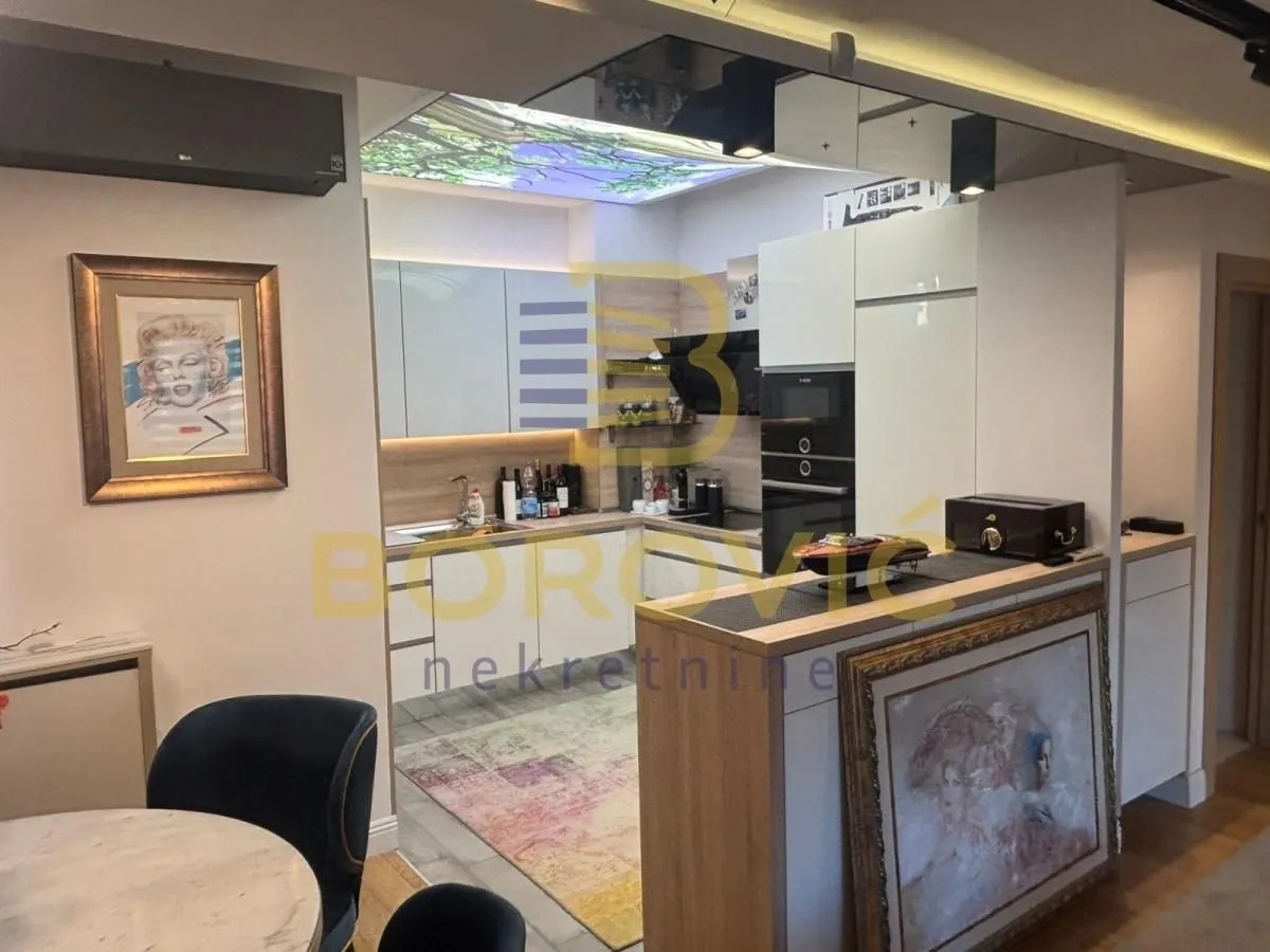 Prodaja, trosoban stan, 83m², Vračar Sve Podlokacije, Beograd