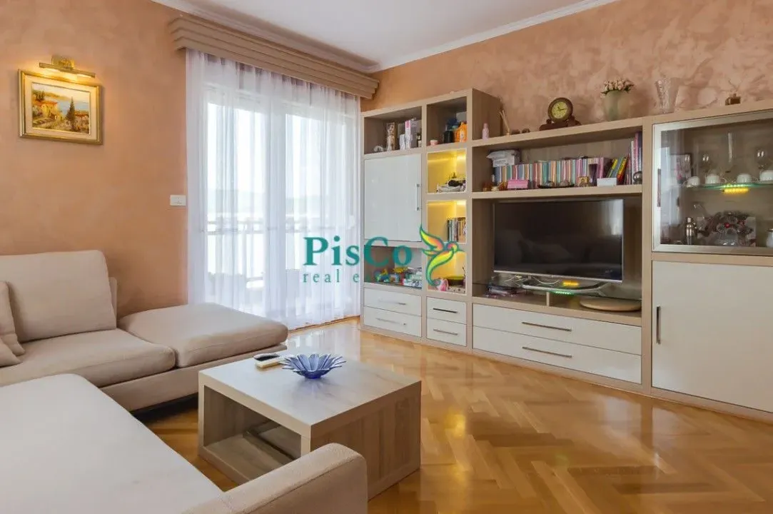 Izdavanje, dvosoban stan, 88m², City Kvart, Podgorica