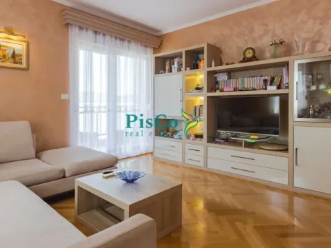 Izdavanje, dvosoban stan, 88m², City Kvart, Podgorica