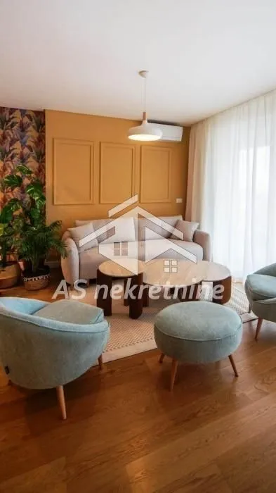 Izdavanje, trosoban stan, 100m², Vračar Sve Podlokacije, Beograd