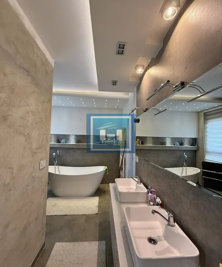 Prodaja, kuća, 240m², Centar, Jagodina