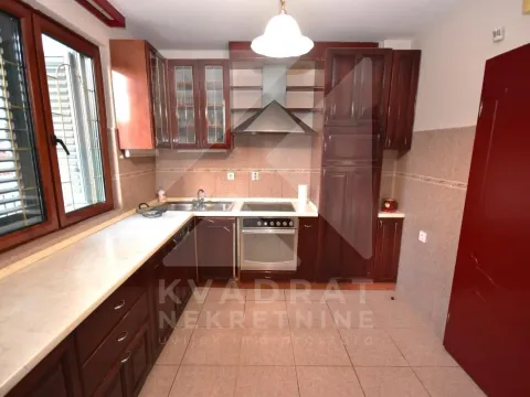 Sale, house, 370m², Zabjelo, Podgorica - image 13