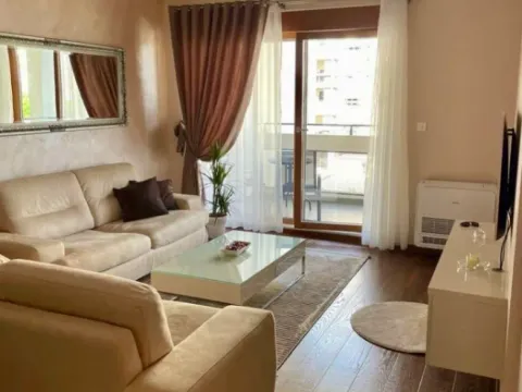 Izdavanje, dvosoban stan, 70m², Master Kvart, Podgorica