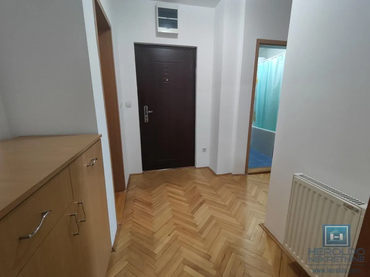 Izdavanje, trosoban stan, 71m², Centar, Jagodina