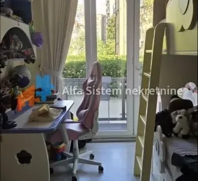 Izdavanje, trosoban stan, 70m², Kalenić Pijaca, Vračar Sve Podlokacije - image 2