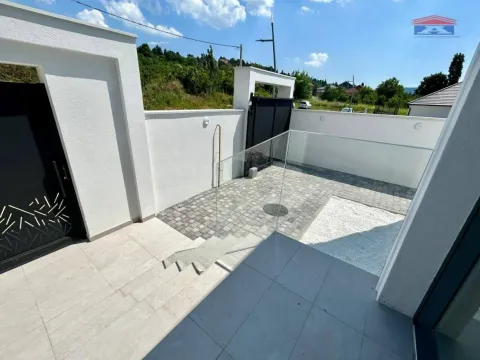 Izdavanje, kuća, 180m², Sremska Kamenica, Petrovaradin - image 25