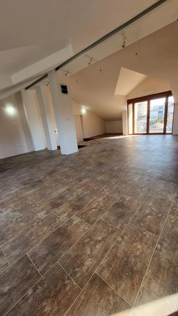 Rent, house, 280m², Stara Varoš, Podgorica