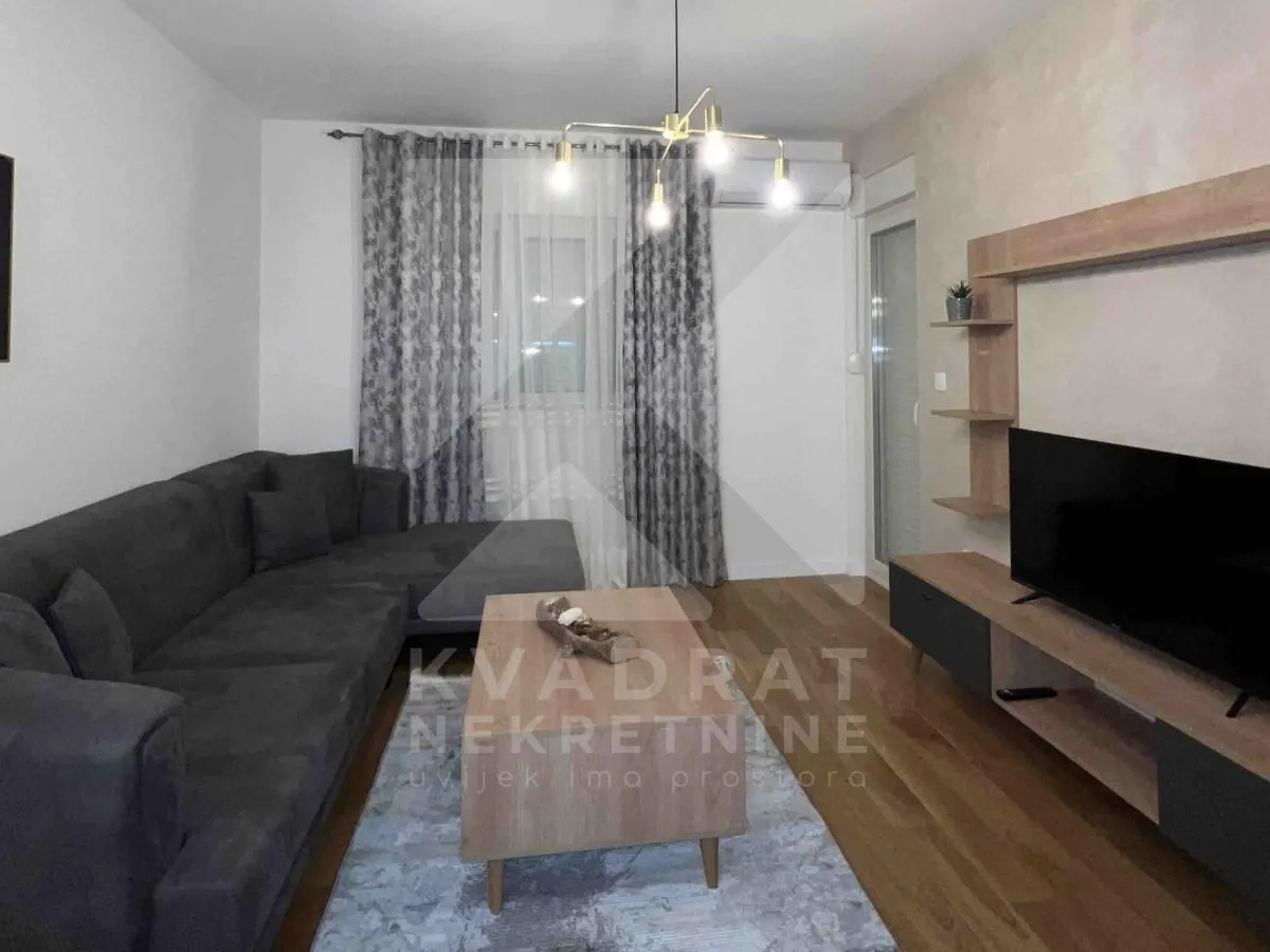 Izdavanje, jednosoban stan, 53m², Central Point, Podgorica