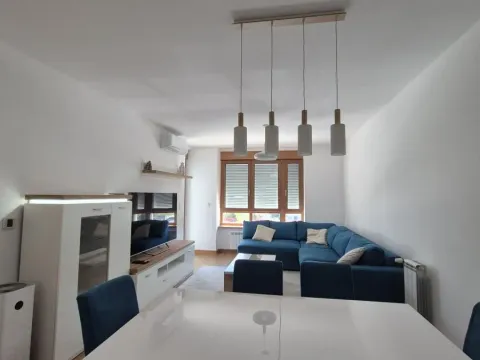 Izdavanje, trosoban stan, 88m², Novi Beograd Sve Podlokacije, Beograd