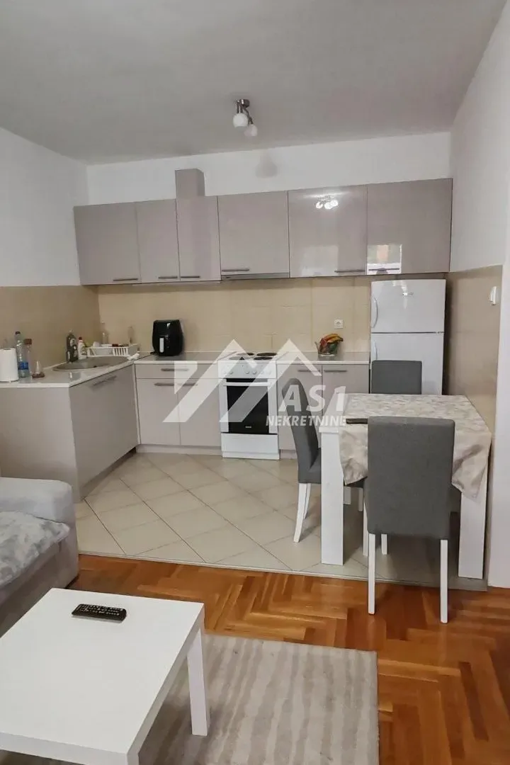 Izdavanje, jednosoban stan, 38m², Grbavica, Novi Sad Sve Podlokacije
