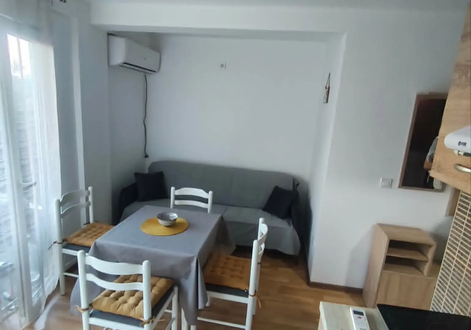 Izdavanje, jednosoban stan, 30m², Đenovići, Herceg Novi
