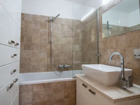 Prodaja, dvosoban stan, 75m², Dobrota, Kotor - image 9