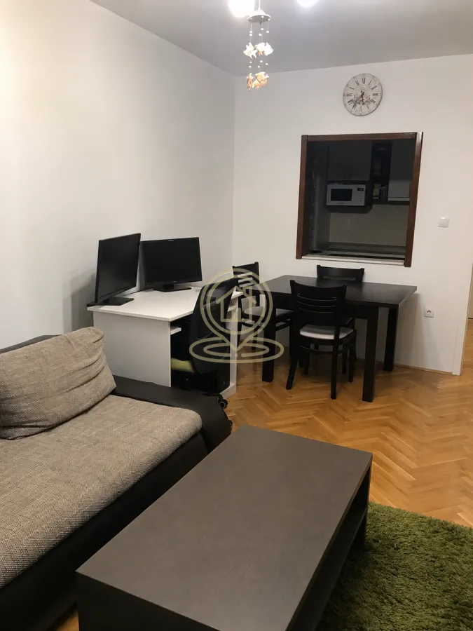 Izdavanje, dvosoban stan, 45m², Sajmište, Novi Sad