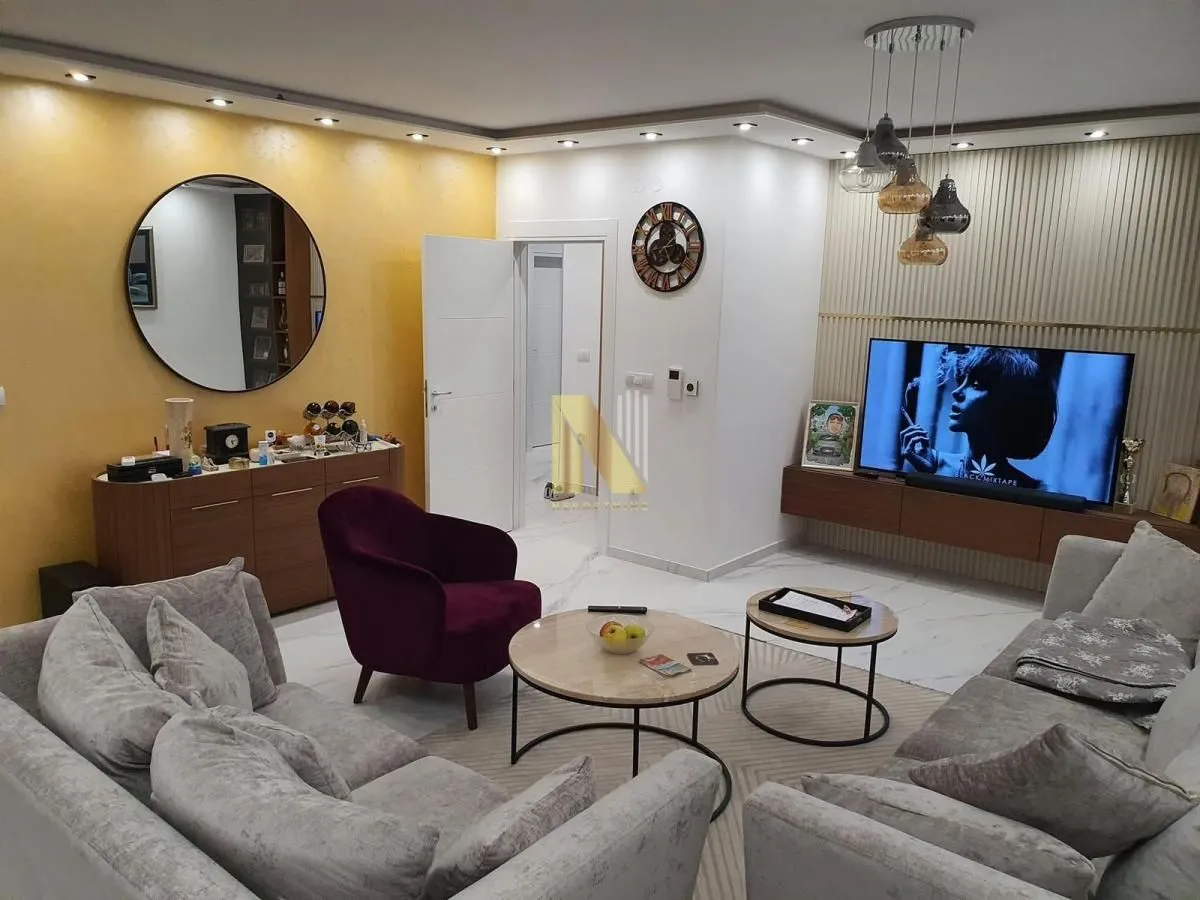 Prodaja, četvorosoban stan, 150m², Banatić, Novi Sad Sve Podlokacije
