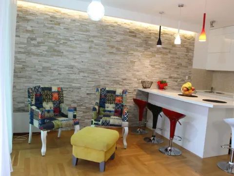Rent, two bedroom apartment, 70m², Budva, Crna Gora - image 19