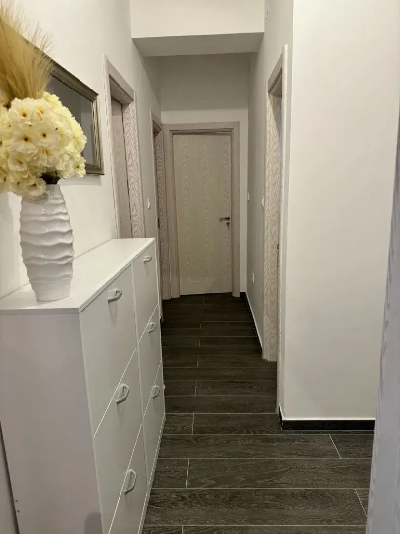 Izdavanje, trosoban stan, 74m², Ljubović, Podgorica