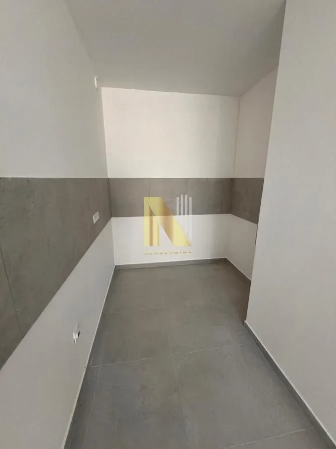 Prodaja, četvorosoban stan, 224m², Telep, Novi Sad Sve Podlokacije