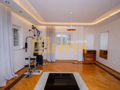 Izdavanje, kuća, 320m², Gornja Gorica, Podgorica - image 4