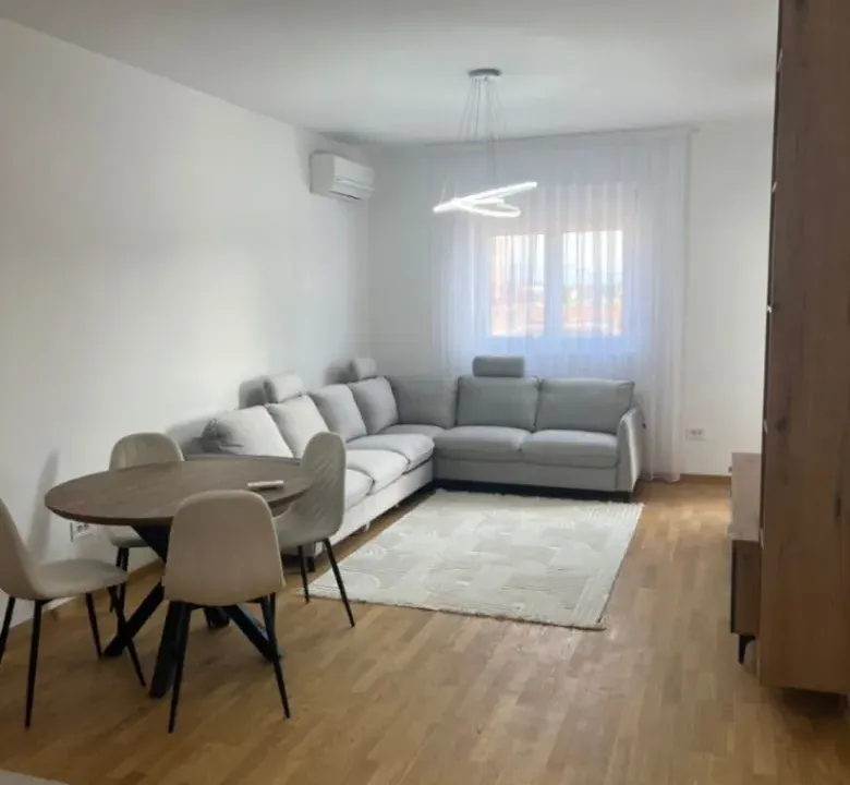 Izdavanje, jednosoban stan, 47m², Stari Aerodrom, Podgorica