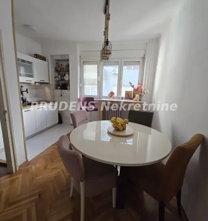 Prodaja, dvosoban stan, 66m², Stari Grad, Beograd