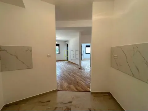 Prodaja, jednosoban stan, 58m², City Kej, Podgorica - image 4