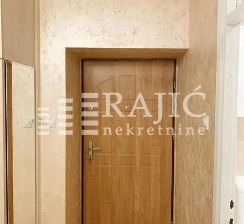 Izdavanje, trosoban stan, 56m², Vračar Sve Podlokacije, Beograd
