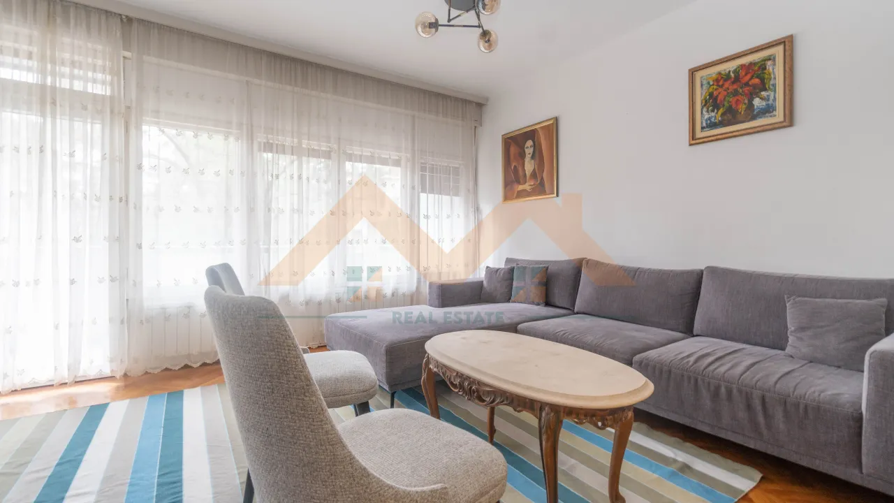 Izdavanje, trosoban stan, 130m², Centar, Podgorica