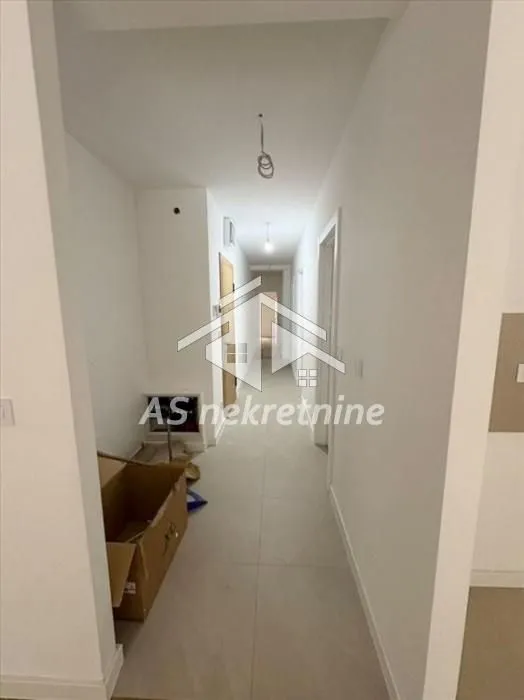 Izdavanje, četvorosoban stan, 106m², Savski Venac, Beograd