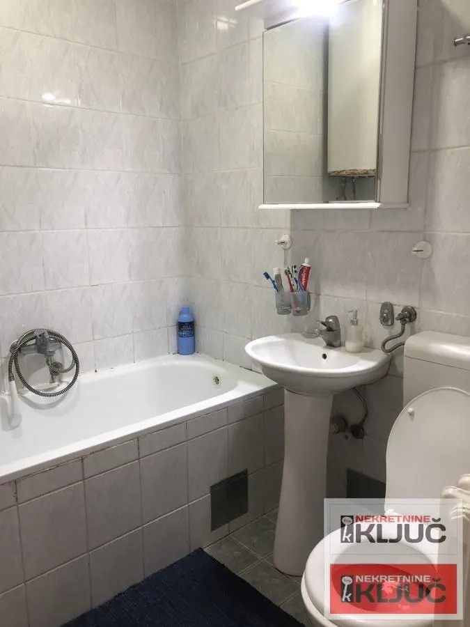 Prodaja, četvorosoban stan, 91m², Centar, Novi Sad
