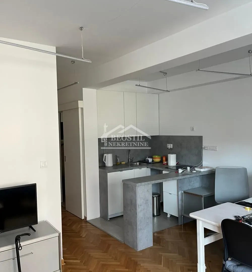 Sale, one bedroom apartment, 34m², Kalenić Pijaca, Vračar Sve Podlokacije