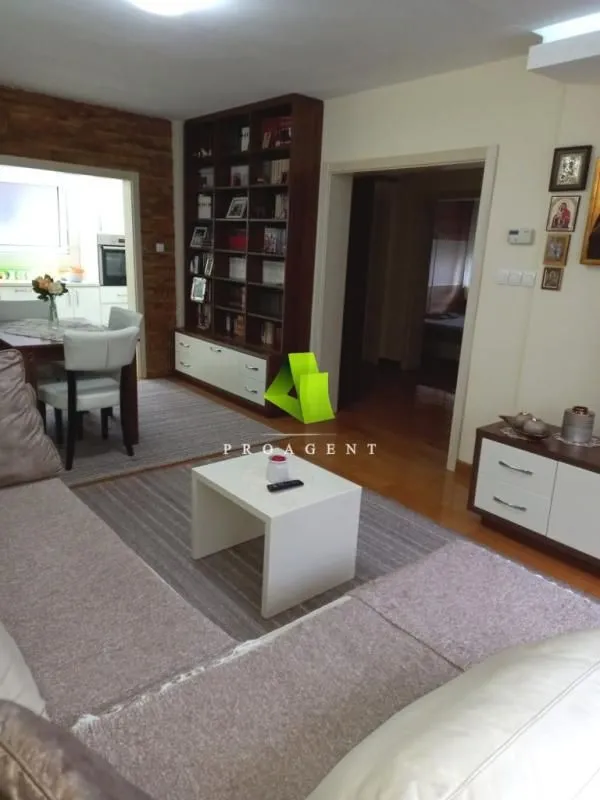 Prodaja, kuća, 180m², Centar, Paraćin