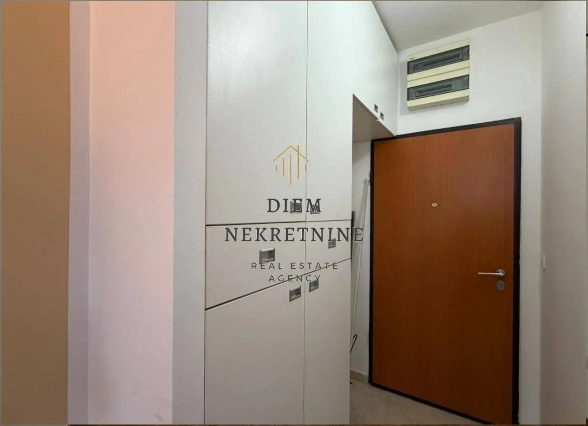 Rent, one bedroom apartment, 52m², Centar, Bar