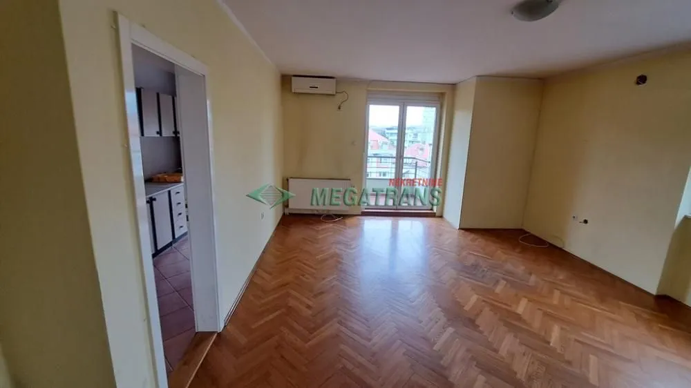 Prodaja, četvorosoban stan, 110m², Centar, Novi Sad