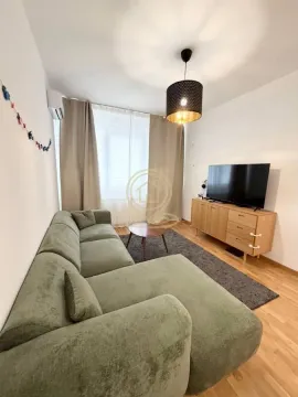 Dnevna soba sa ugaonom garniturom, TV komodom i lusterom. - image 3