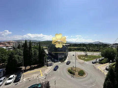 Izdavanje, trosoban stan, 110m², Momišići, Podgorica - image 16