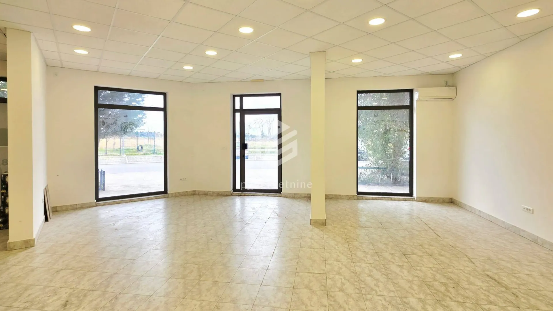 Rent, office space, 75m², Stari Aerodrom, Podgorica