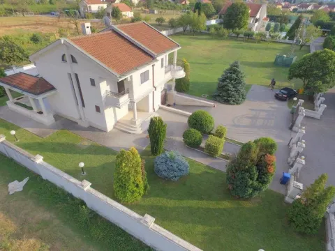 Prodaja, kuća, 320m², Podgorica, Crna Gora - image 18