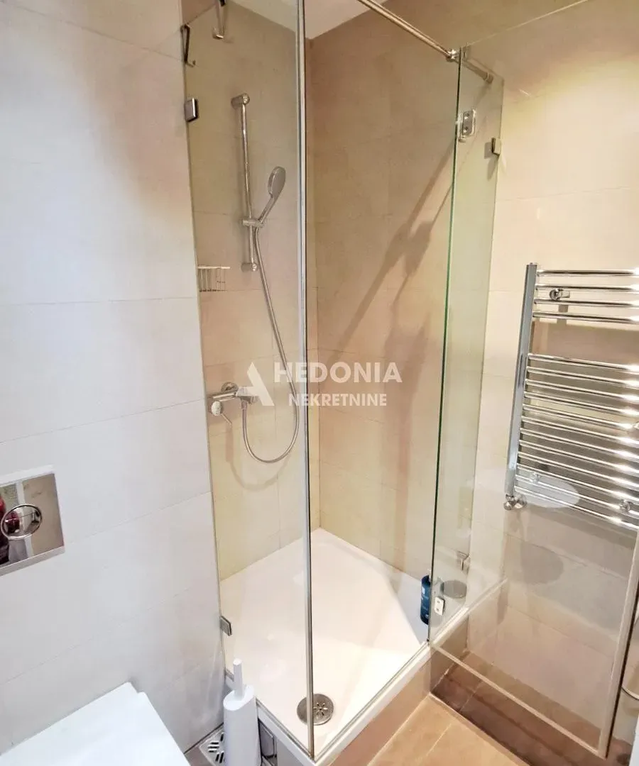 Prodaja, trosoban stan, 83m², Novi Beograd Blok 65, Novi Beograd Sve Podlokacije