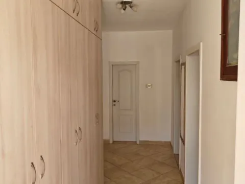 Izdavanje, dvosoban stan, 90m², Stari Aerodrom, Podgorica - image 4