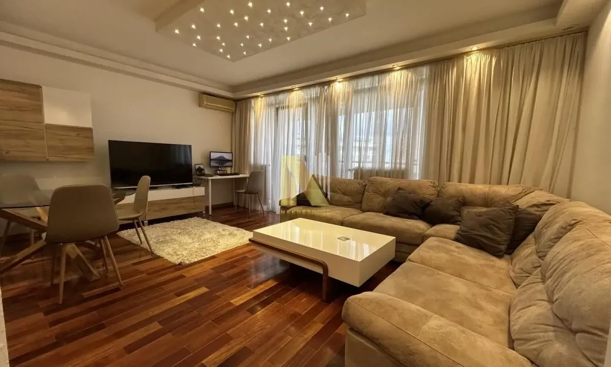 Izdavanje, dvosoban stan, 52m², Bulevar Oslobodjenja, Novi Sad Sve Podlokacije