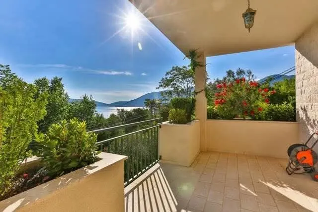 Prodaja, kuća, 240m², Donja Lastva, Tivat