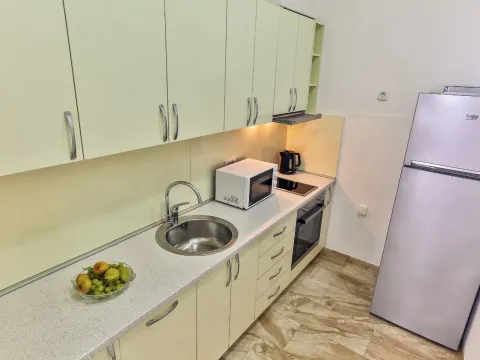 Izdavanje, dvosoban stan, 77m², Centar, Budva - image 12