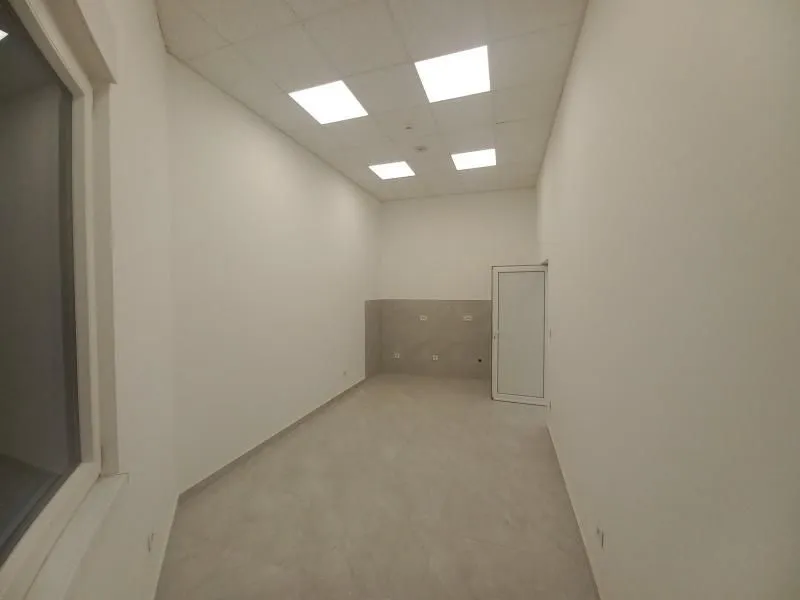 Sale, office space, 3100m², Ledine, Beograd