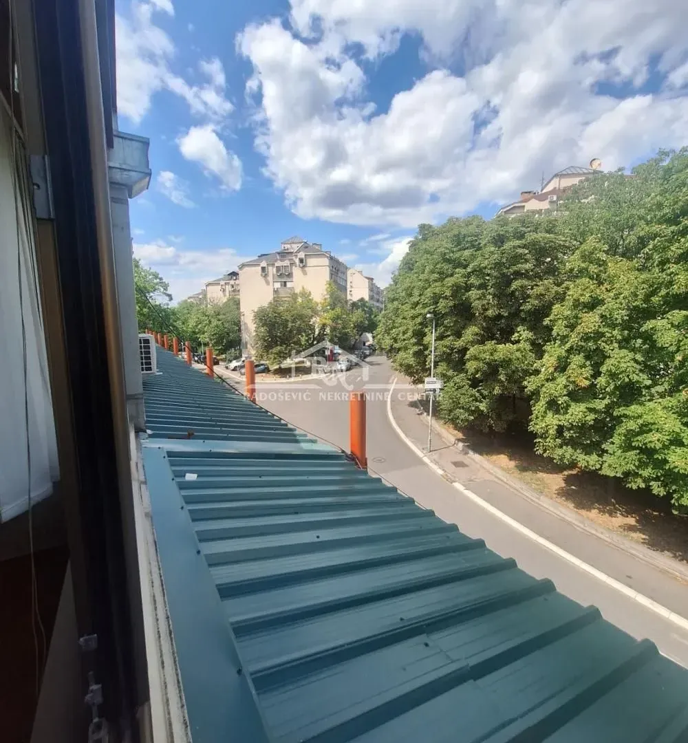 Izdavanje, poslovni prostor, 34m², Banovo Brdo, Beograd